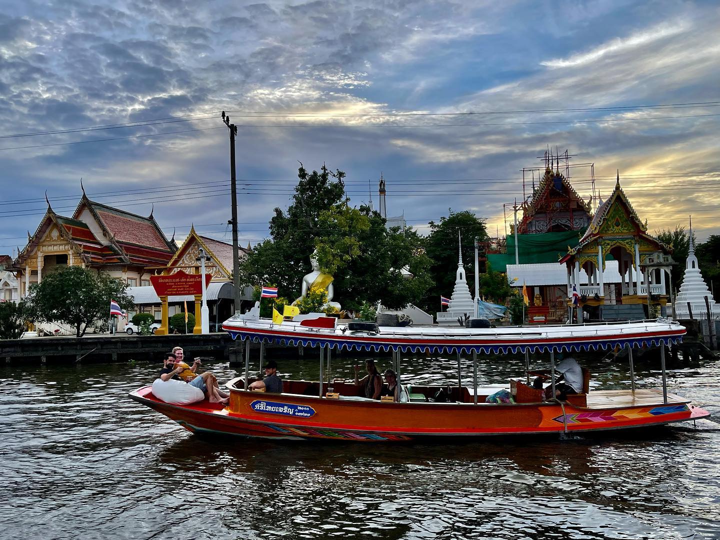 ワット・パクナム船着き場からボートに乗船・運河クルーズ スタート！