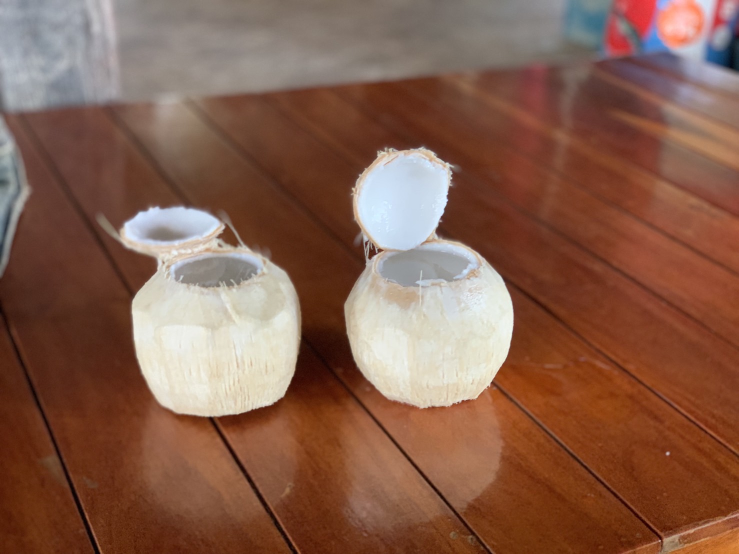 冷たいココナッツジュースでリフレッシュ！