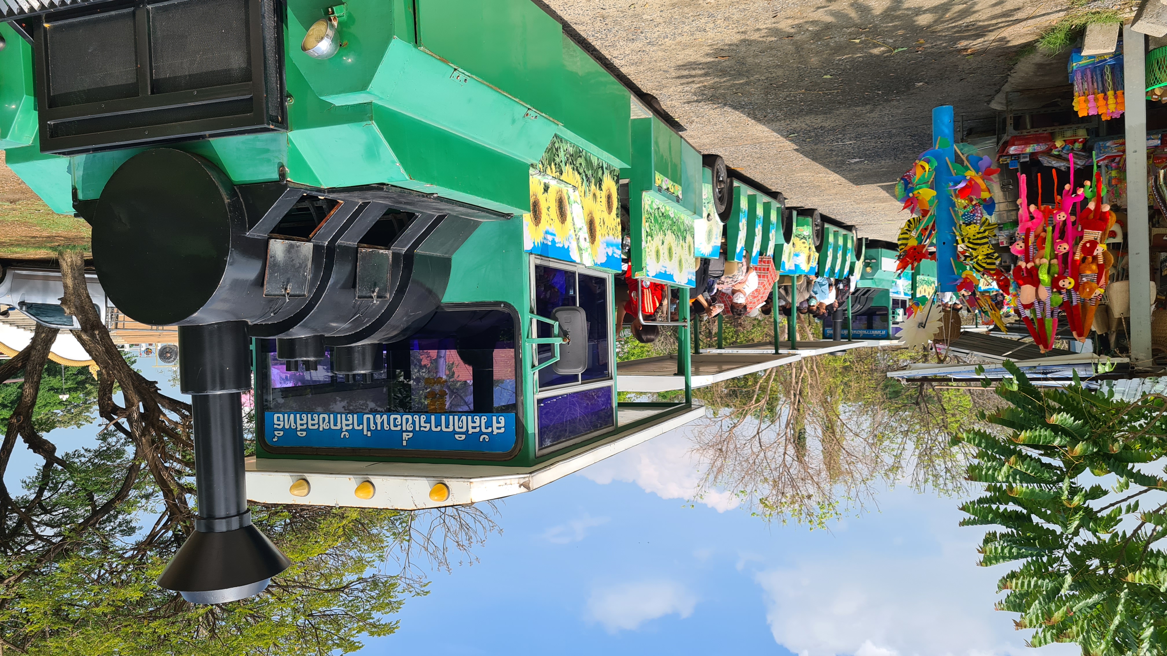 トラムに乗り換え、ダムの周りを一周散策