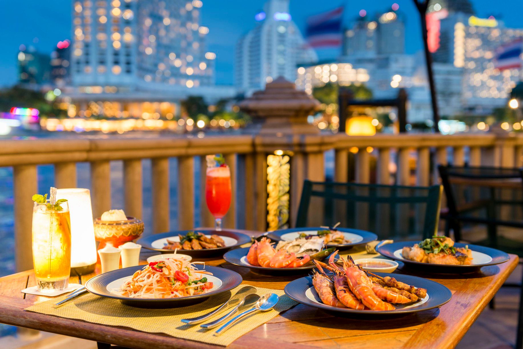 夕食ビュッフェをお楽しみください