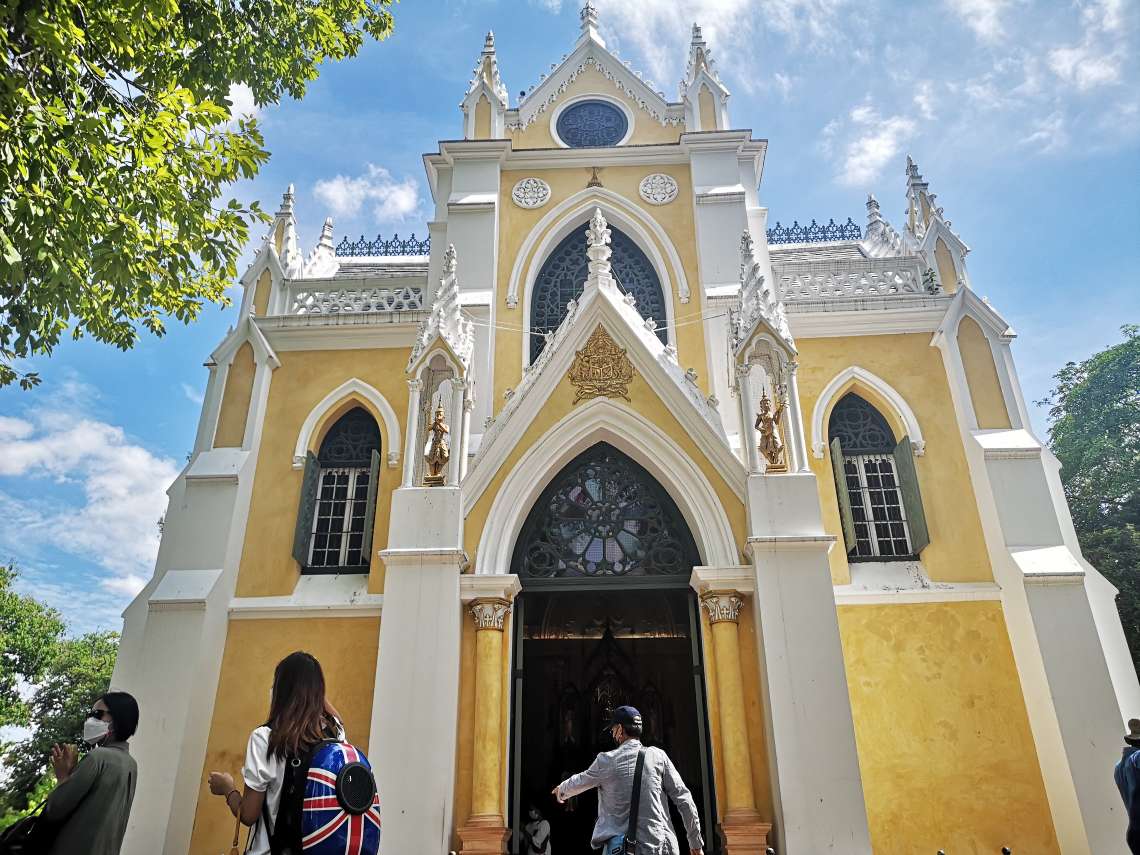 教会風フォトジェニックな寺院「ワット・ニウェート・タンマ・プラワット」へお立ち寄り