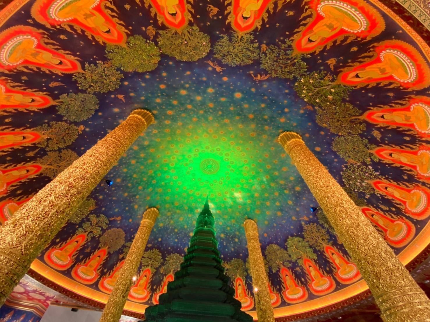 エメラルド色の仏舎利殿がインスタ映え「ワットパクナム」