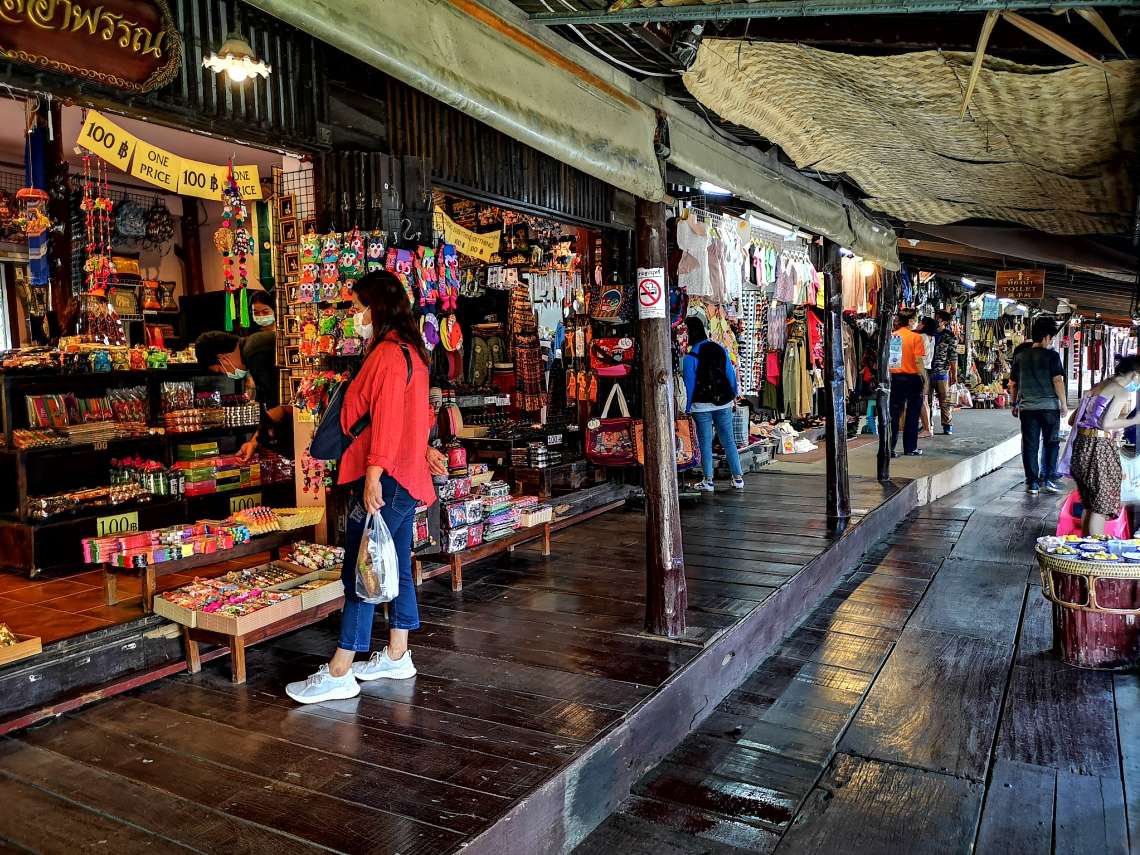 タイの古い街並みを再現して作られた「アヨタヤ水上マーケット」