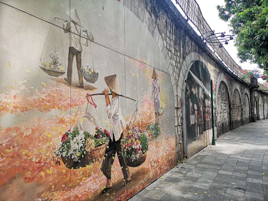 壁画アートが可愛いフンフン通りにて写真撮影