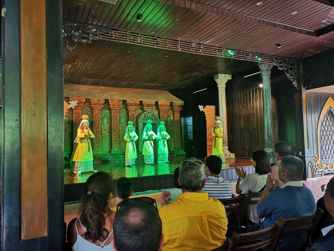 ミーソン遺跡 チャムダンスショーを鑑賞（約15分）