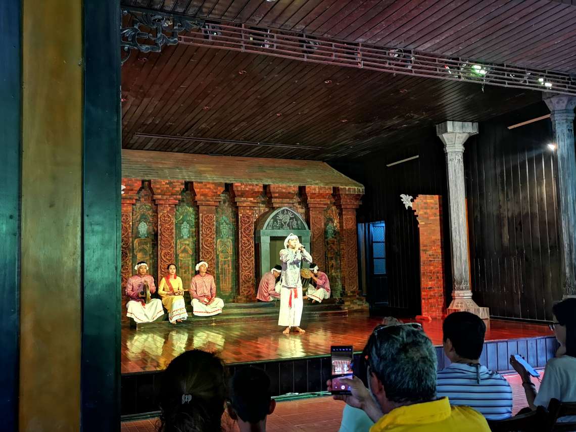 ミーソン遺跡 チャムダンスショーを鑑賞（約15分）