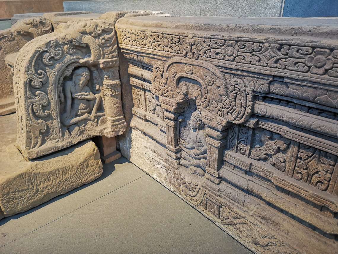 チャム彫刻博物館へご案内