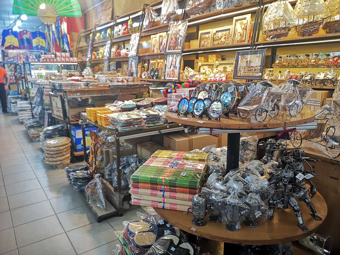 朝から活気溢れる「ハン市場」へご案内