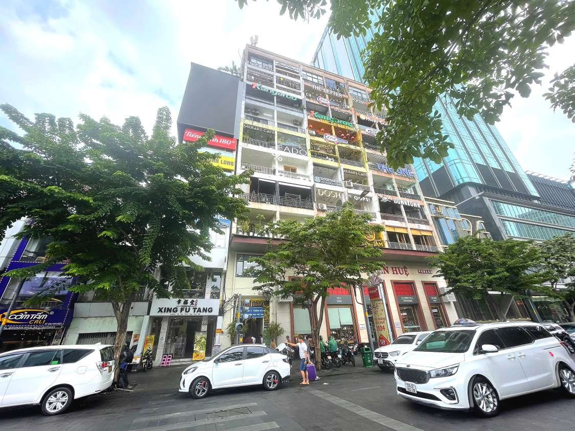 ドンコイそばのリノベアパート「グエンフエ通り42番地」にて解散