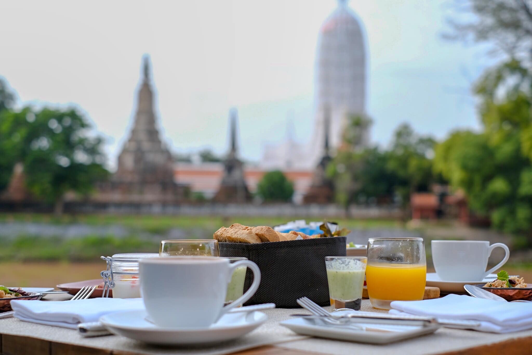 ホテルにてご朝食