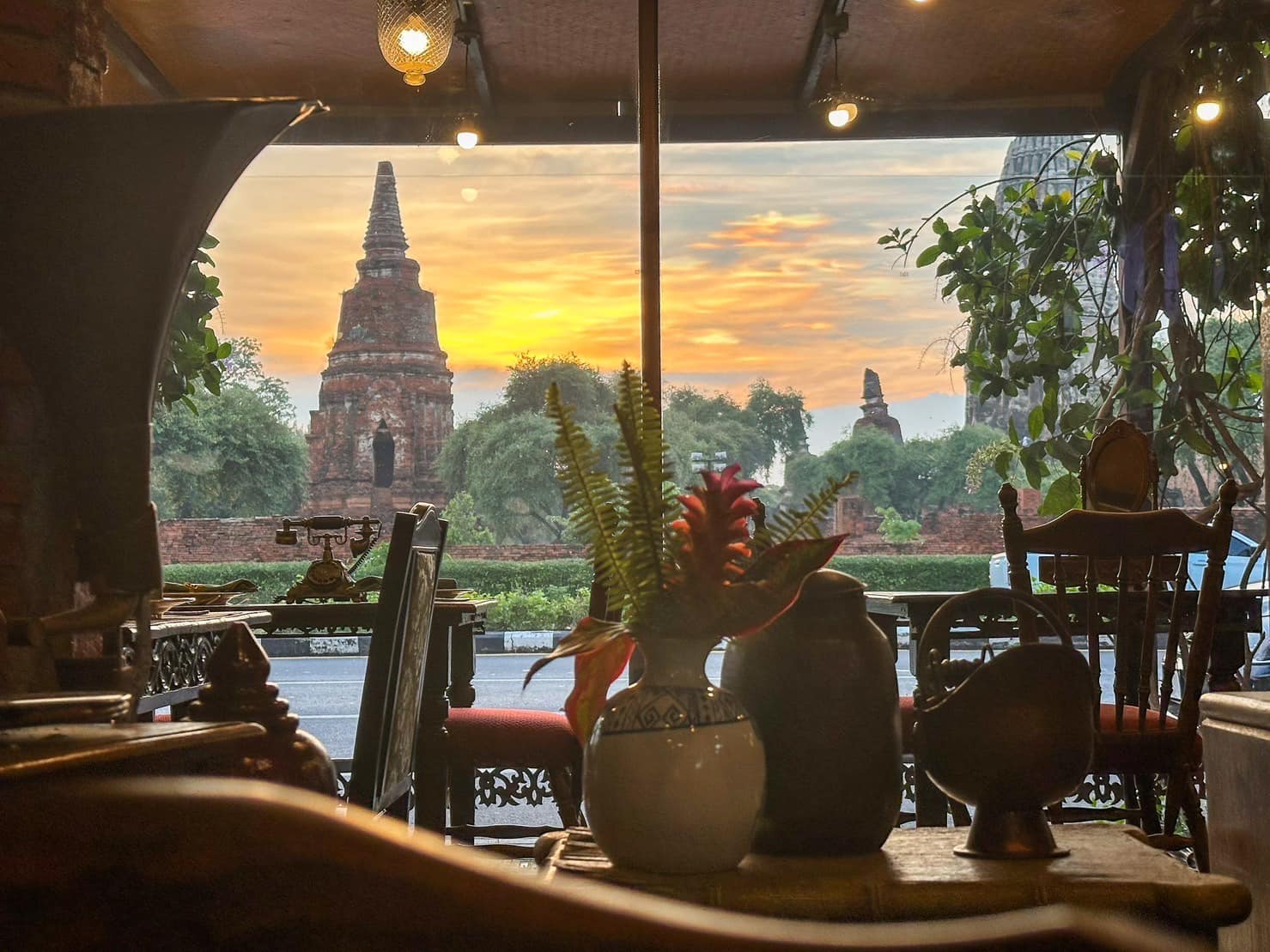 遺跡が見える古民家カフェ「BORAN 」で少し遅めのランチ