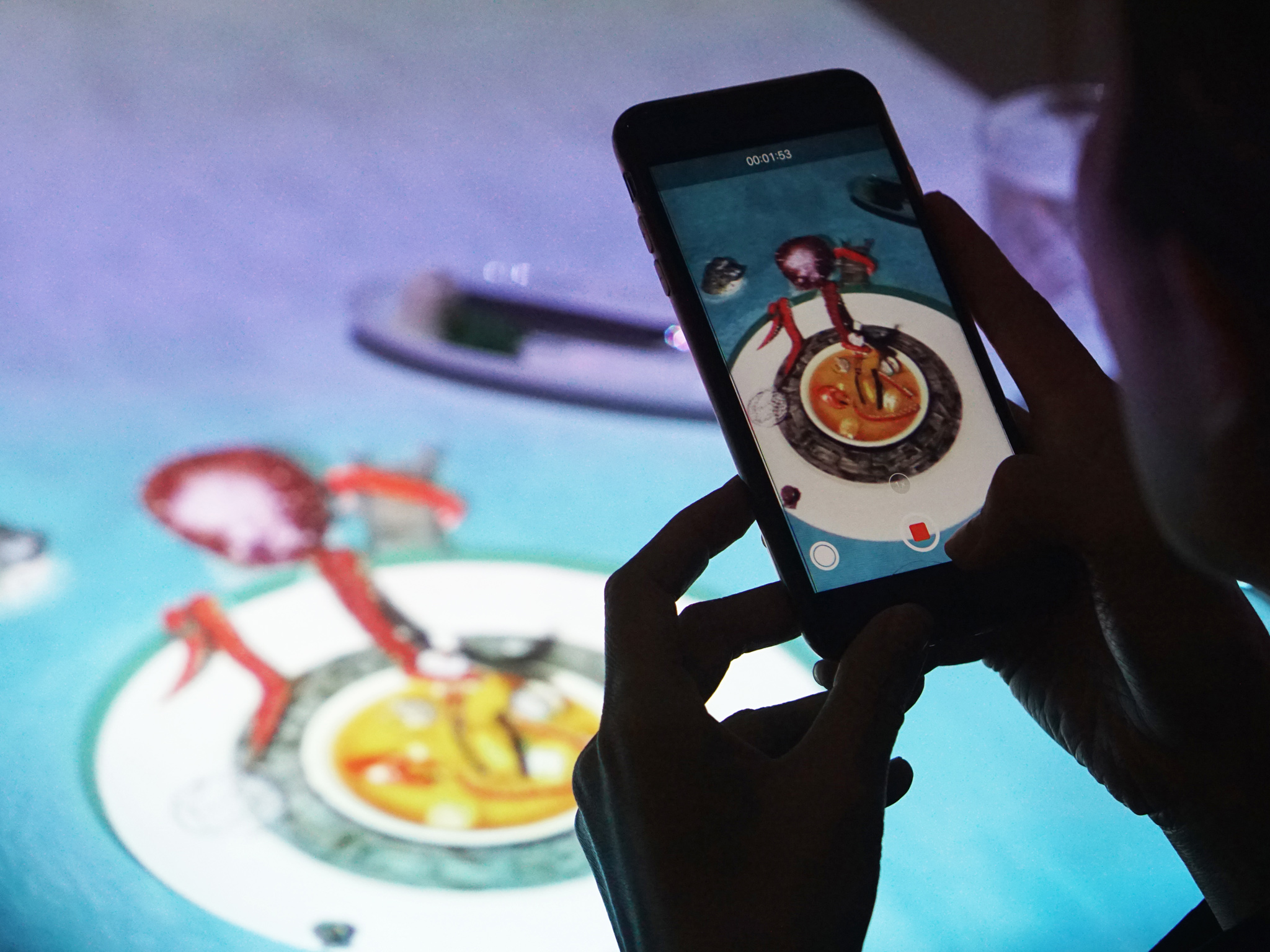 世界一小さなシェフが手掛けるコース料理をお楽しみください(約1時間半)