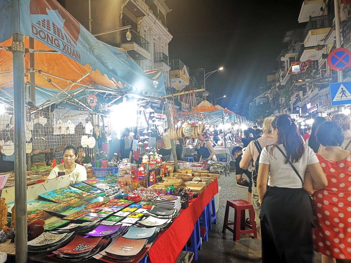 ナイトマーケット到着