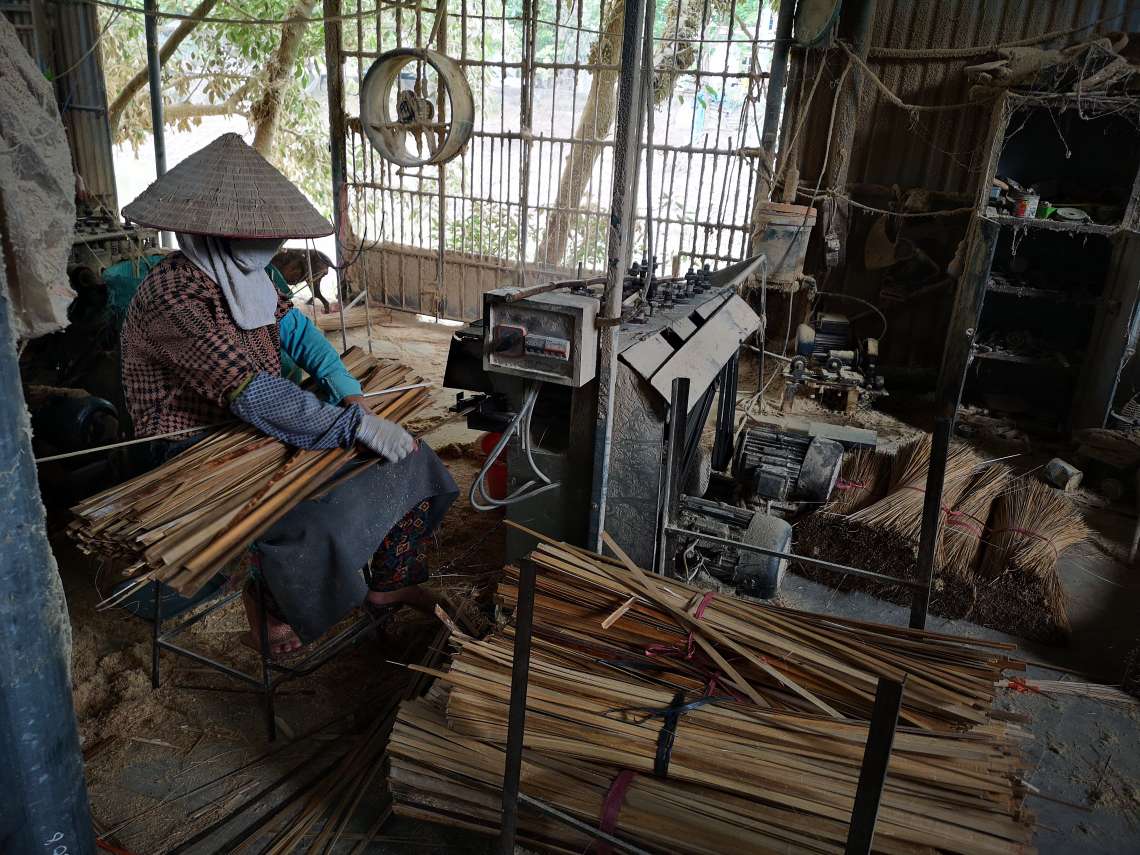 クアンフーカウ村到着・伝統的なお香の作り方を見学