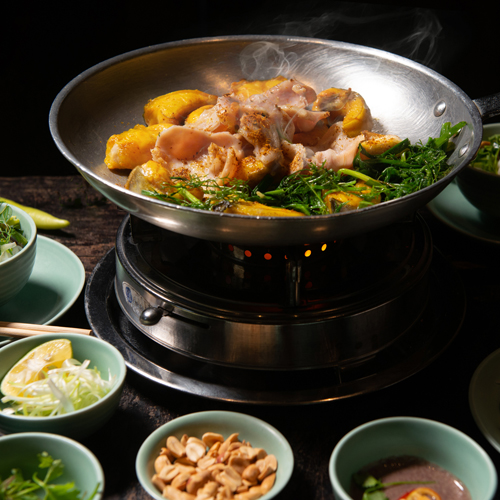 行列のできる大人気店「チャーカータンロン」でチャーカーのご夕食