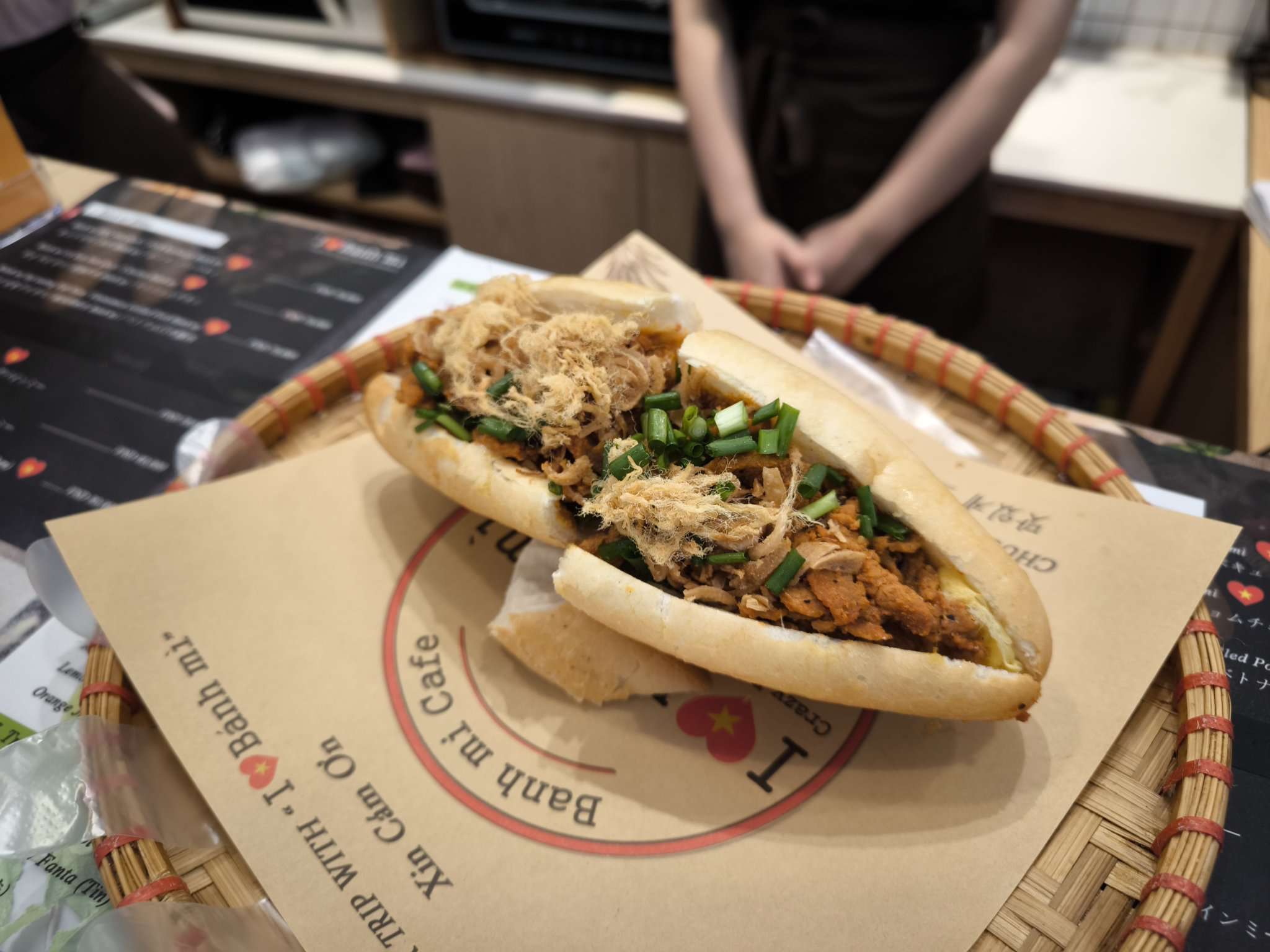 バインミーをお配り致しますので車内でお召し上がりください