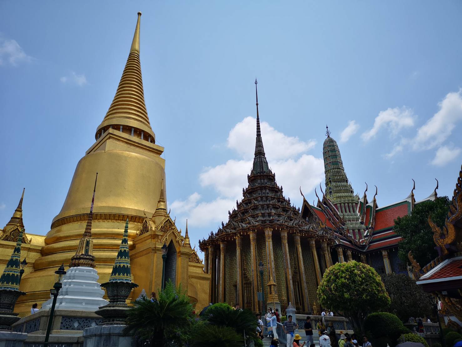 燦然と輝く「ワットプラケオ(エメラルド寺院)」