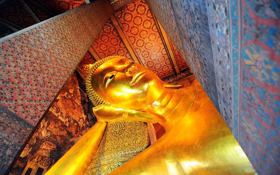 巨大な寝釈迦仏とマッサージで有名な「ワットポー(涅槃寺院)」