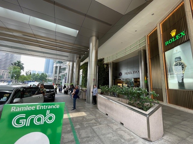 KLCC地区出発｜スリアKLCC ー Ramlee エントランス前