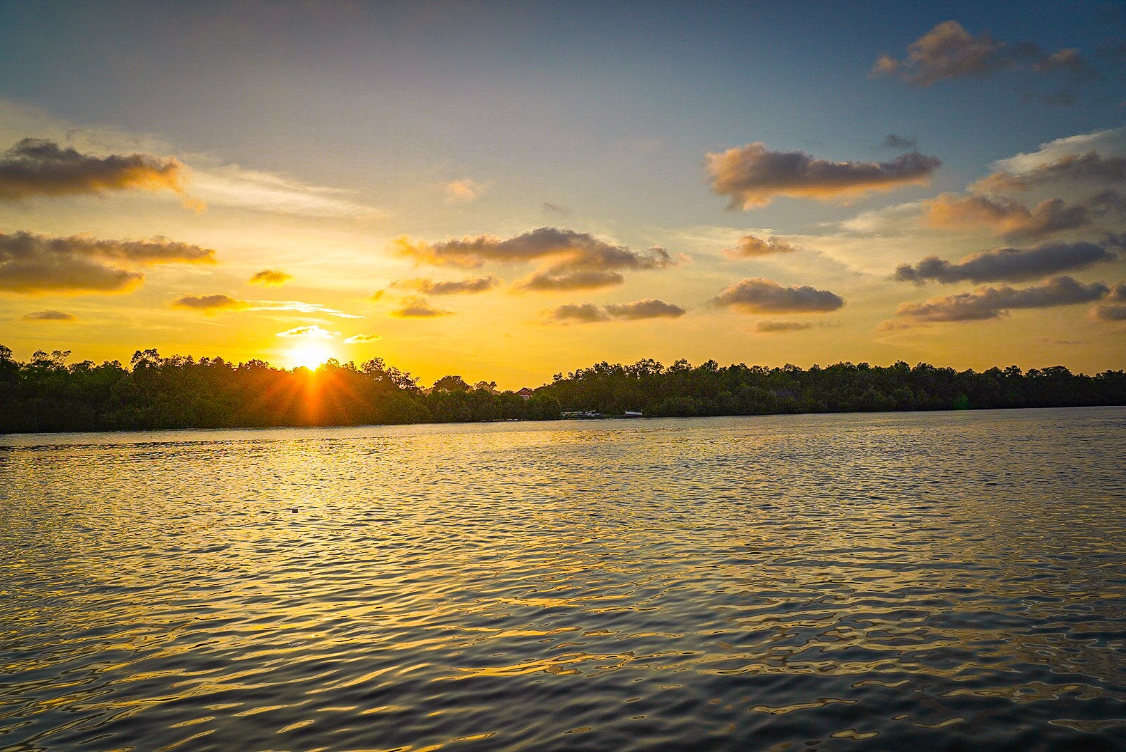 夕食後、クアラルンプールへ向けレストラン出発