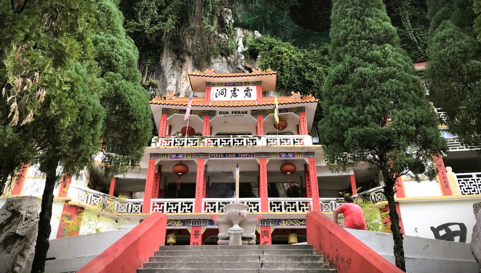 ペラトン洞窟寺院