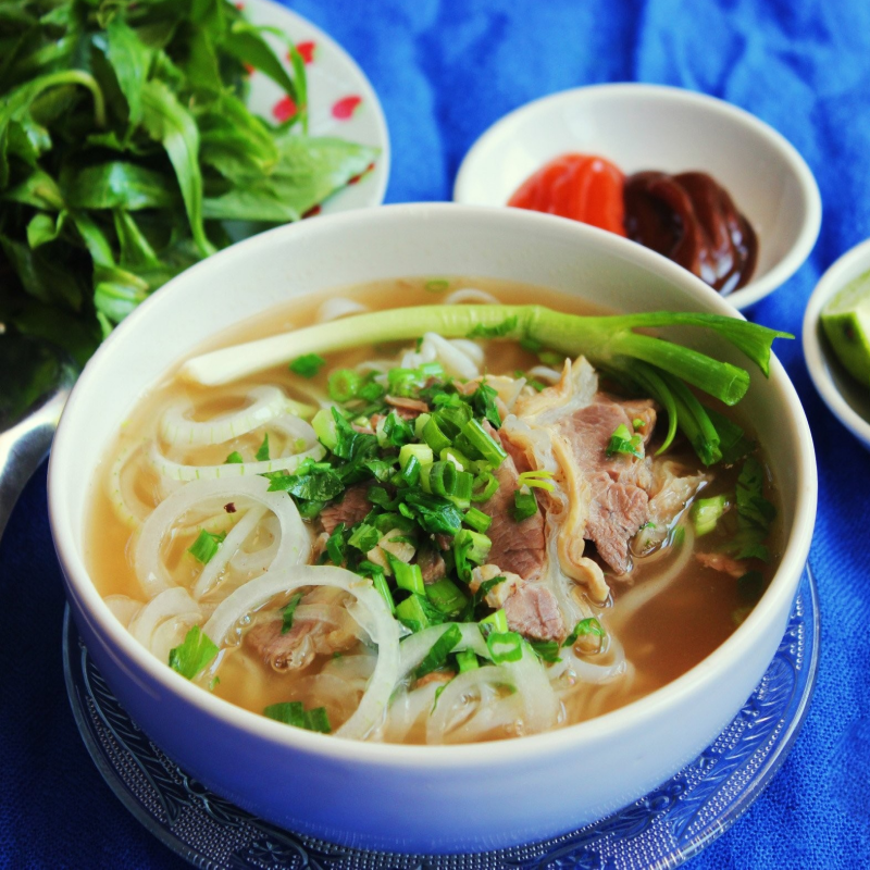 帰路のサービスエリア内レストランにてフォーのご夕食