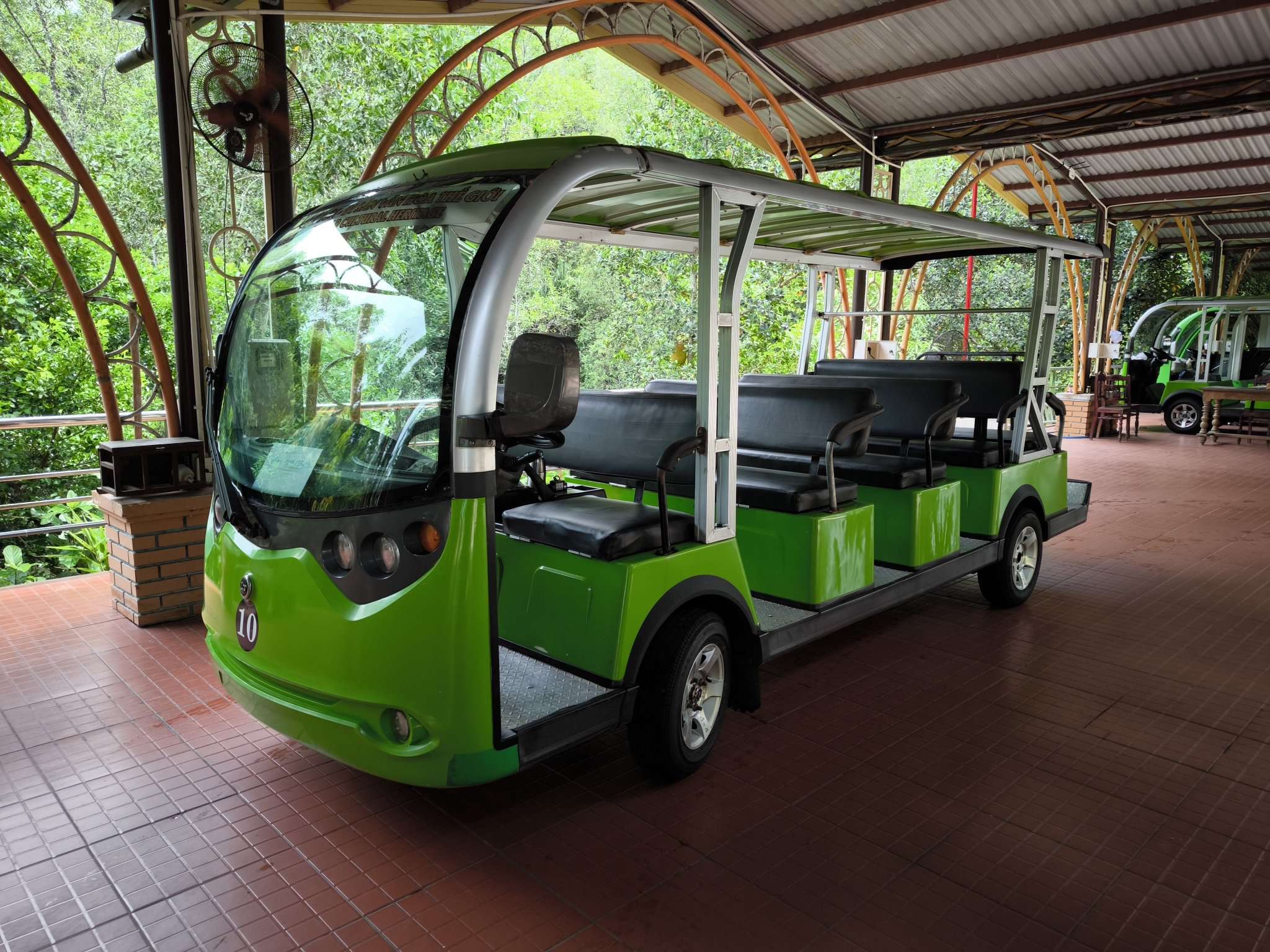 カートに乗って遺跡周辺まで移動