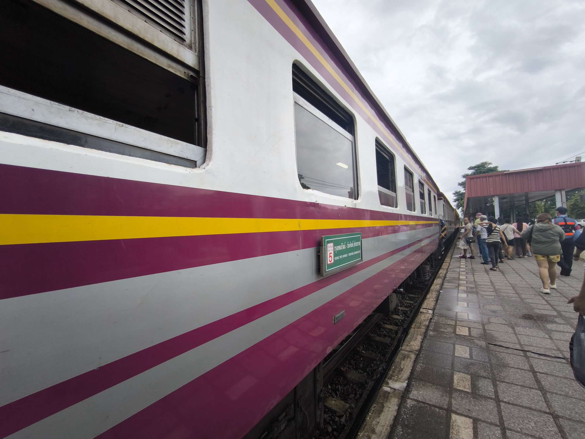 タイ出国手続き完了後、列車に再度乗車