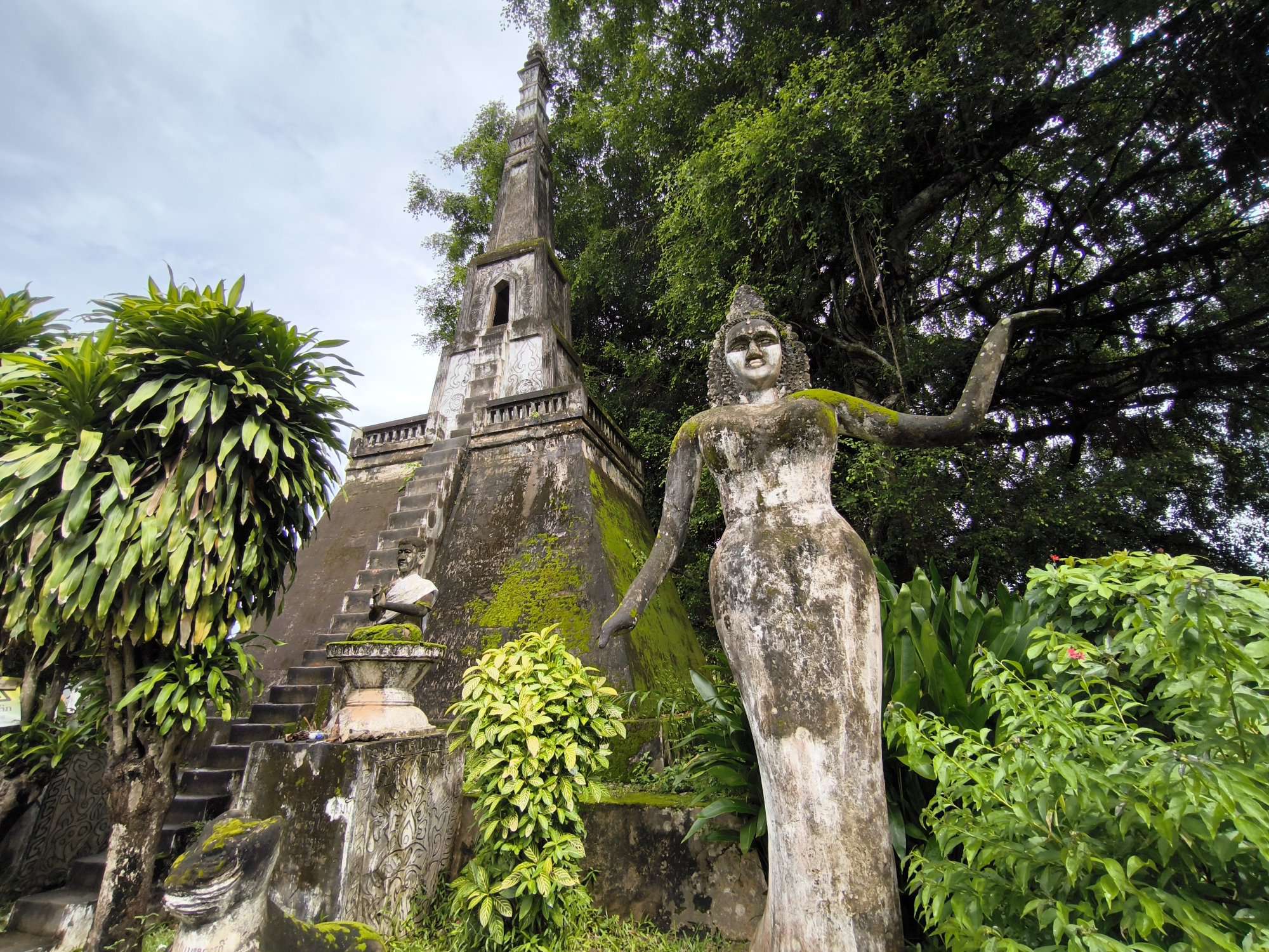 近年、珍スポットとして注目を浴びる「ブッダパーク」観光