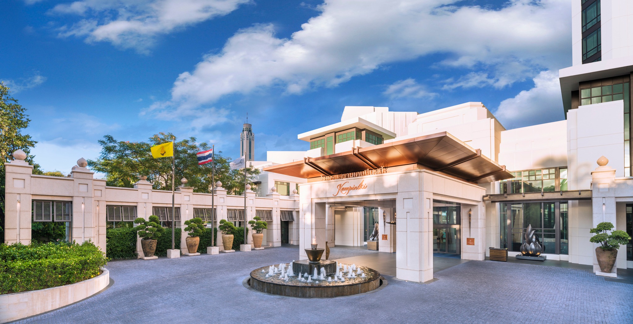 ご自身でサイアムケンピンスキーホテル・1897 Lounge へお越しください