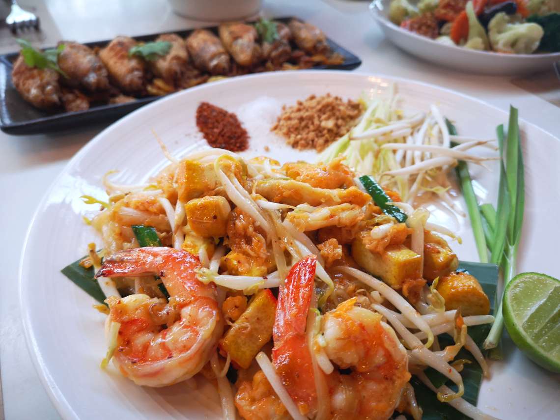 解放感溢れるお洒落なレストラン「Rusty Rose」にてご昼食