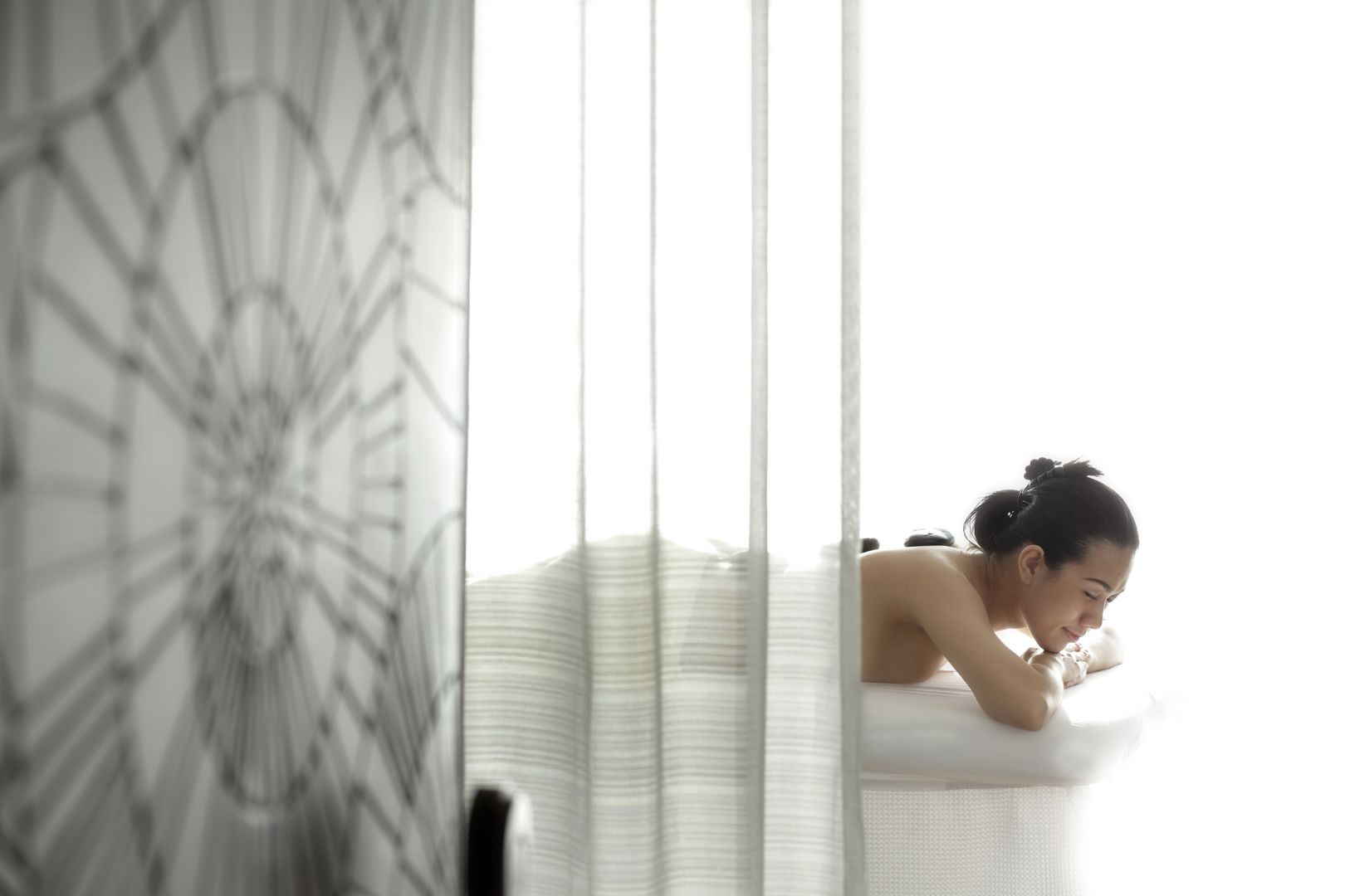 アロマティックリリースマッサージでおくつろぎください（約1時間）