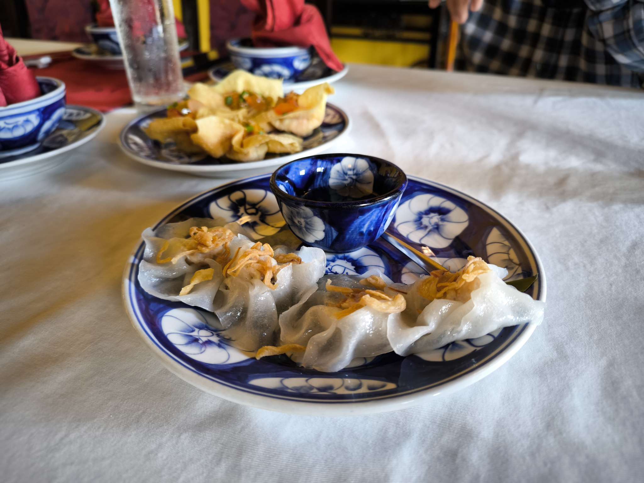 さくらレストランにて、ホイアン名物を含むご夕食をお楽しみください