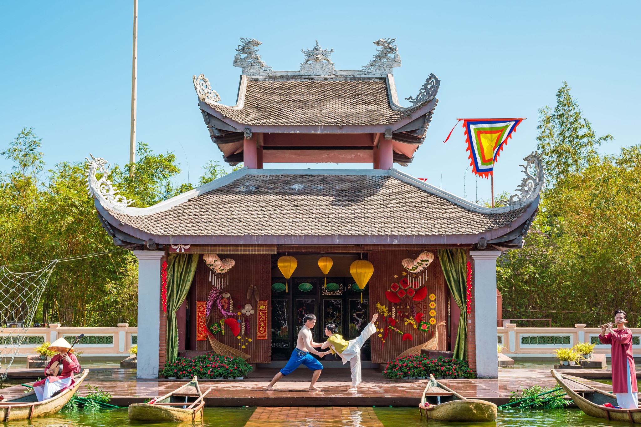 ベトナムの昔の暮らしを再現した文化ショーを見学（約30分）