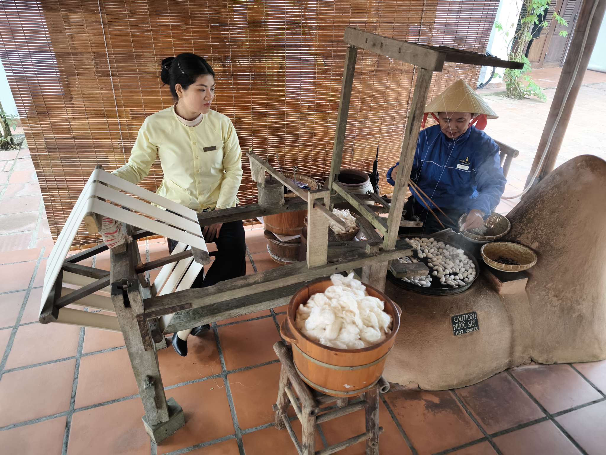 ベトナムの伝統文化を見学できるエリア「Island of FOLK Culture」へご案内