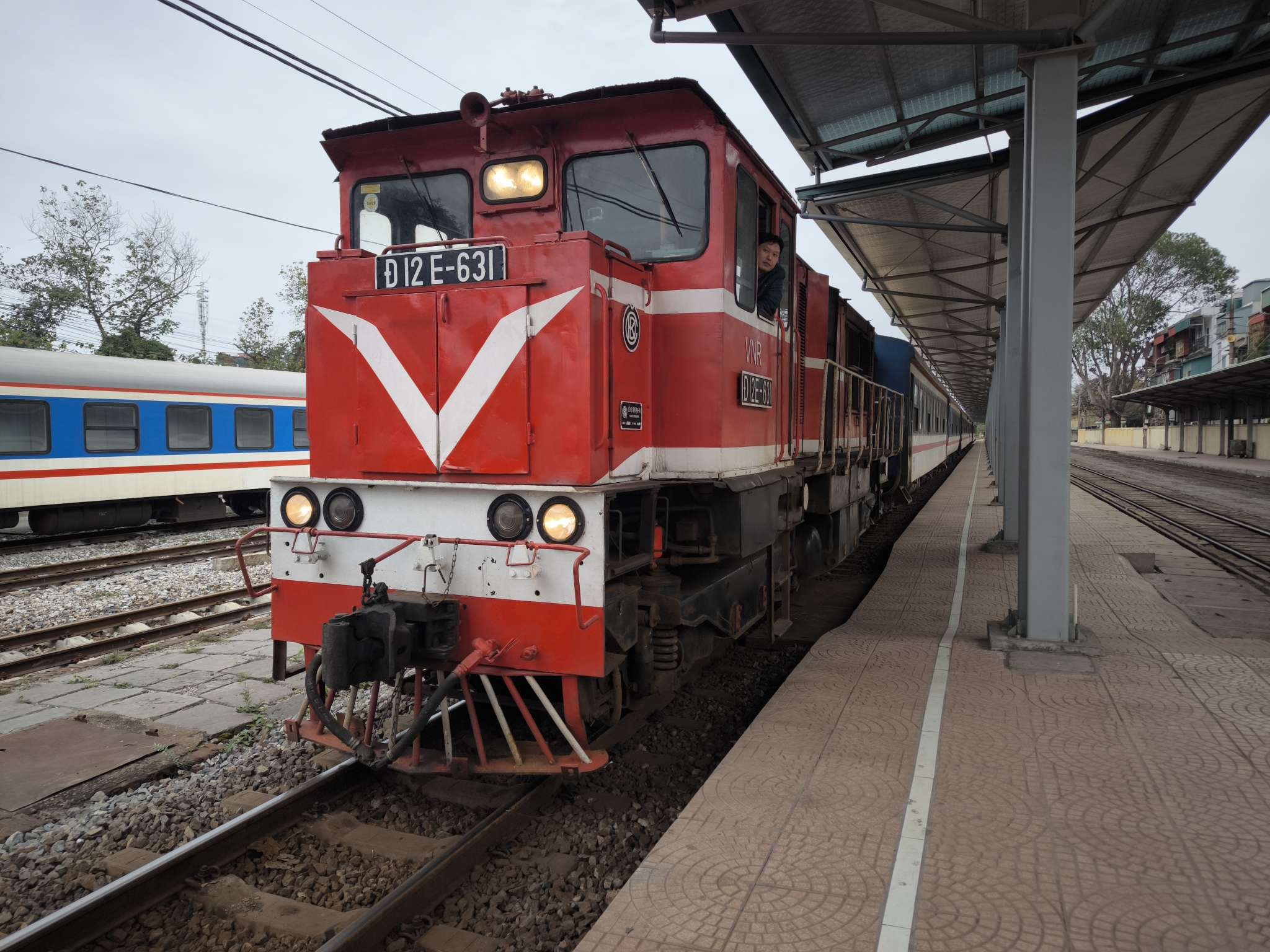 Gia Lâm（ザーラム）駅よりローカル列車へ乗車