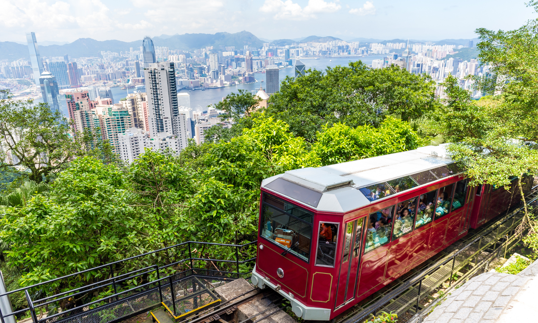 ピークトラムへ乗車！