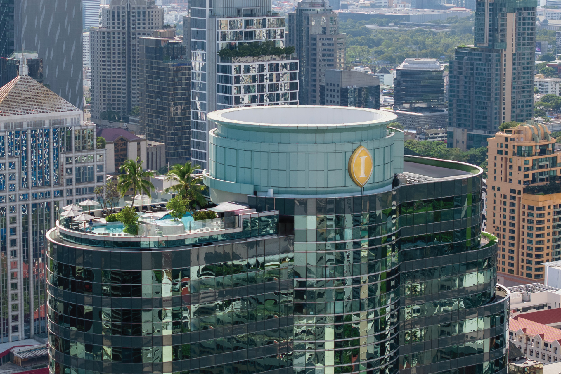 入国審査後、プライベート送迎にて「インターコンチネンタル・バンコク」へ（約1時間）