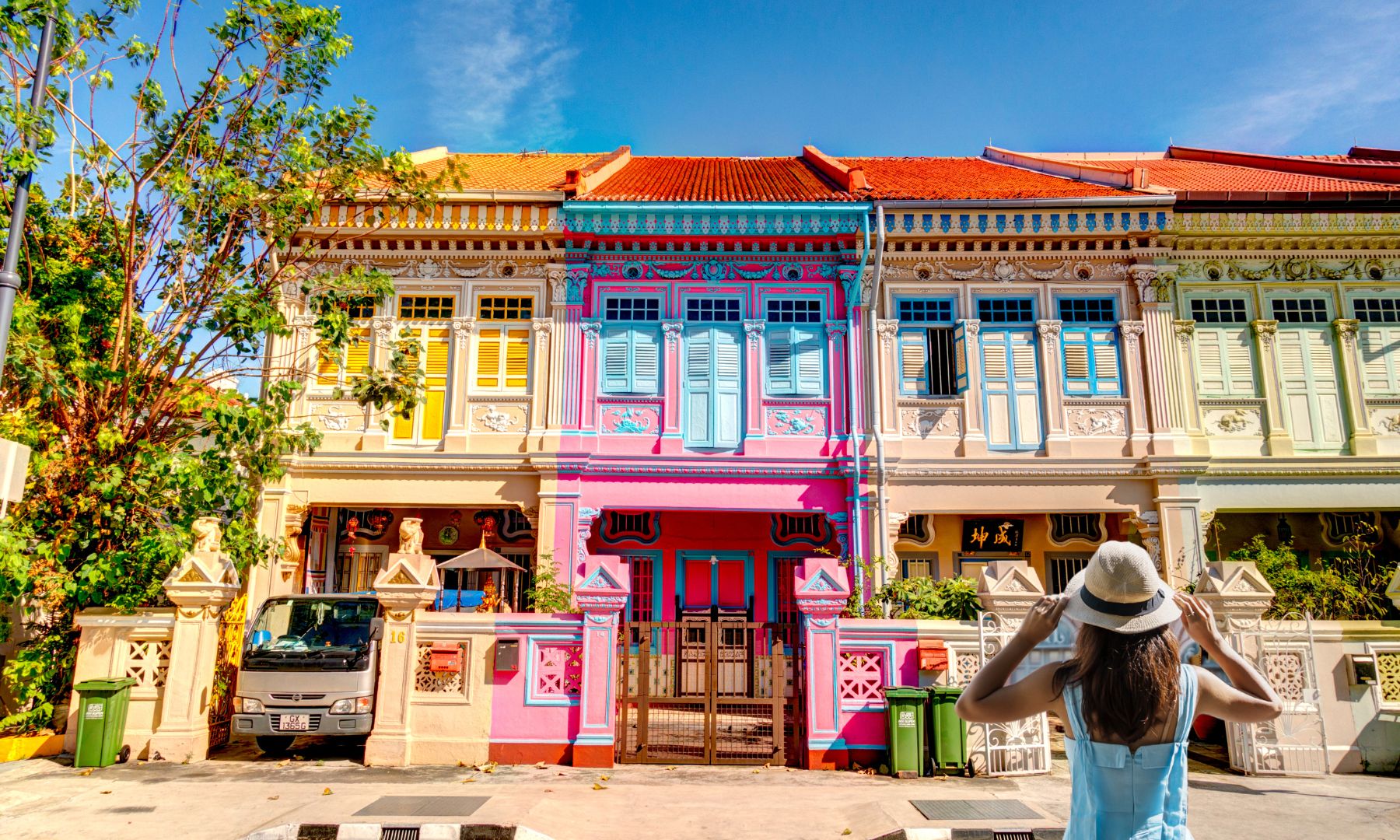 カラフルな建物が並ぶ、可愛い街・カトンを散策