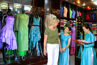 老舗仕立て屋「THANG LOI」ご到着