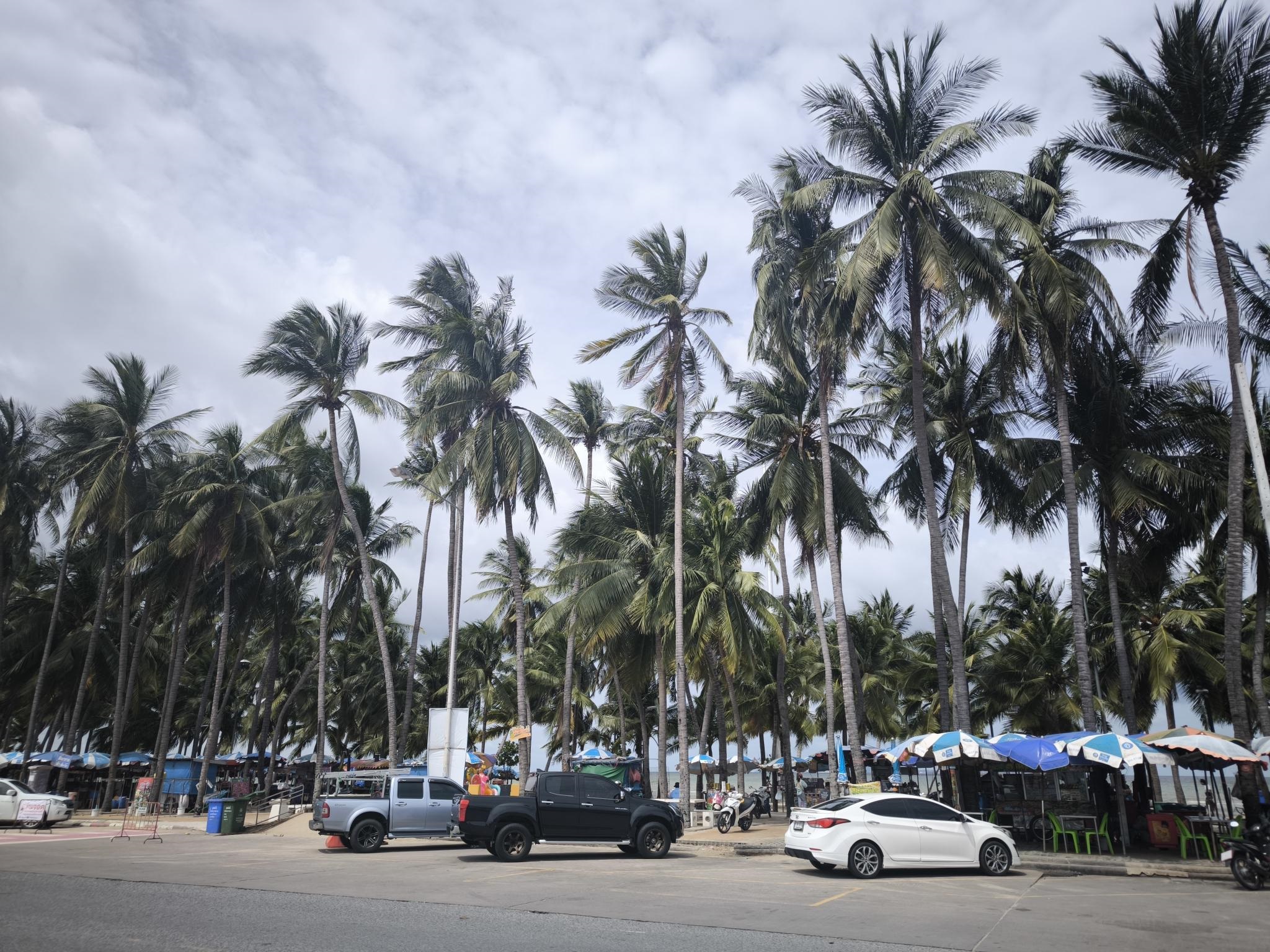 バーンセーン ビーチにてフリータイム
