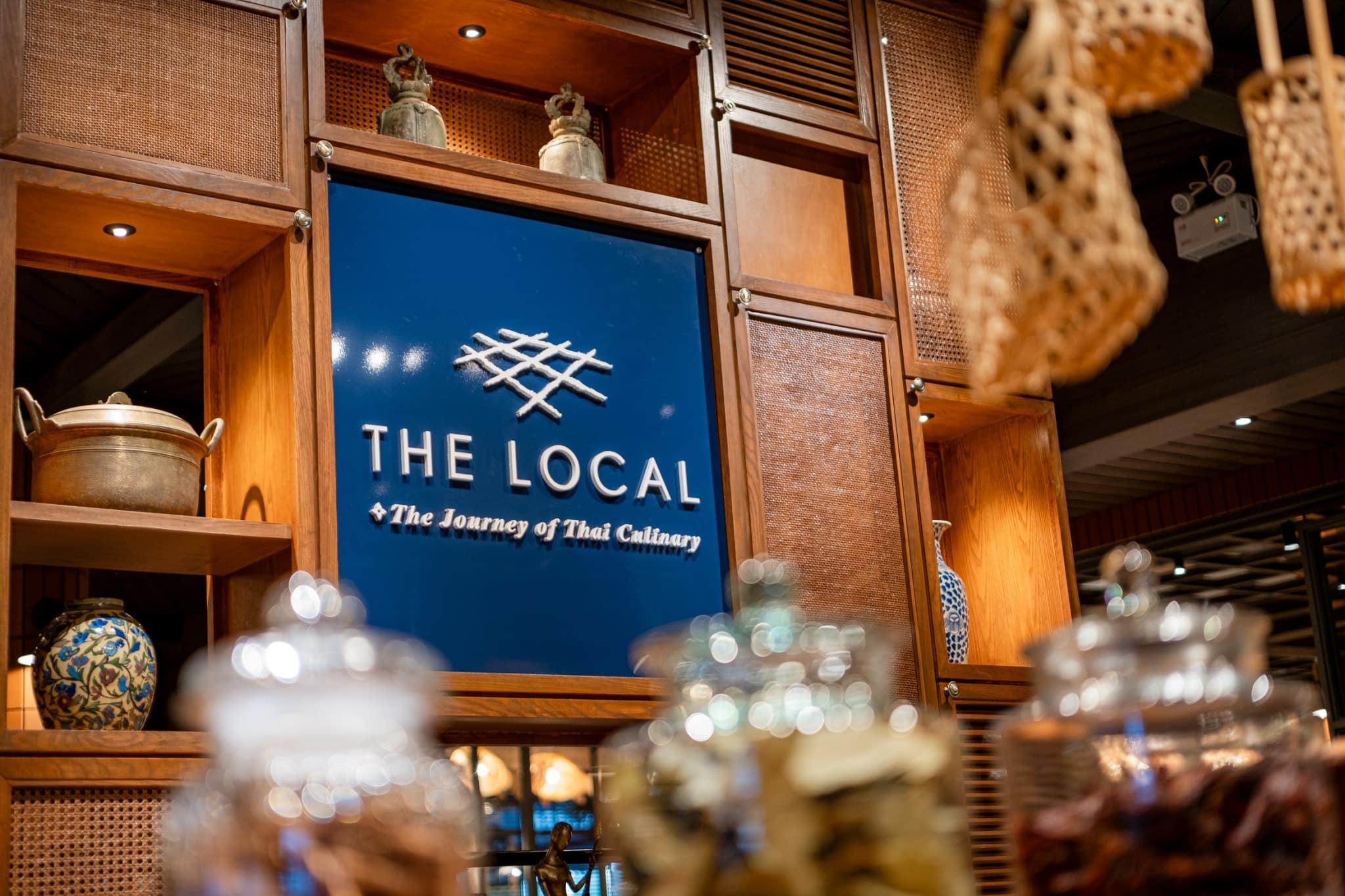 ご自身でザ・ローカル（The Local）レストランへお越しください