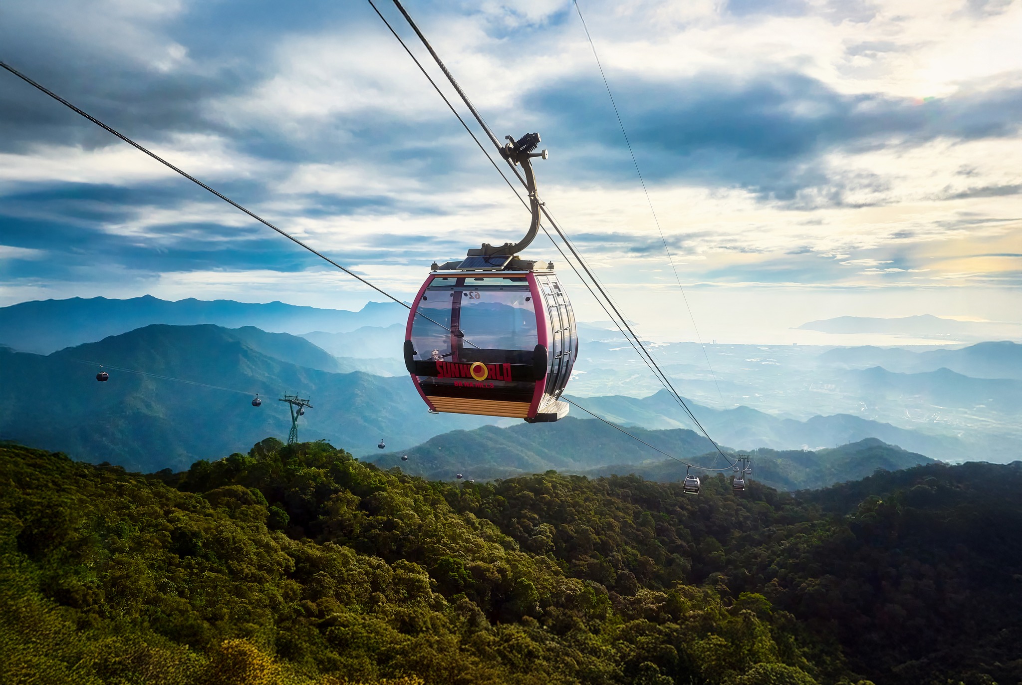 ロープウェー（ケーブルカー）に乗車し麓へ