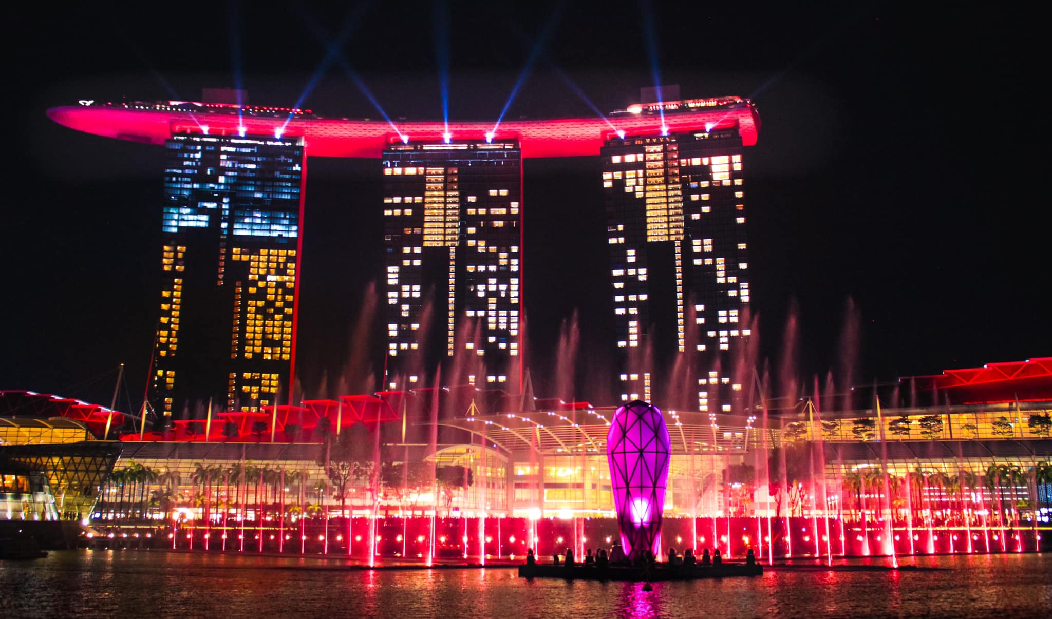 船上より、光と水のショー「スペクトラ」鑑賞（約15分）