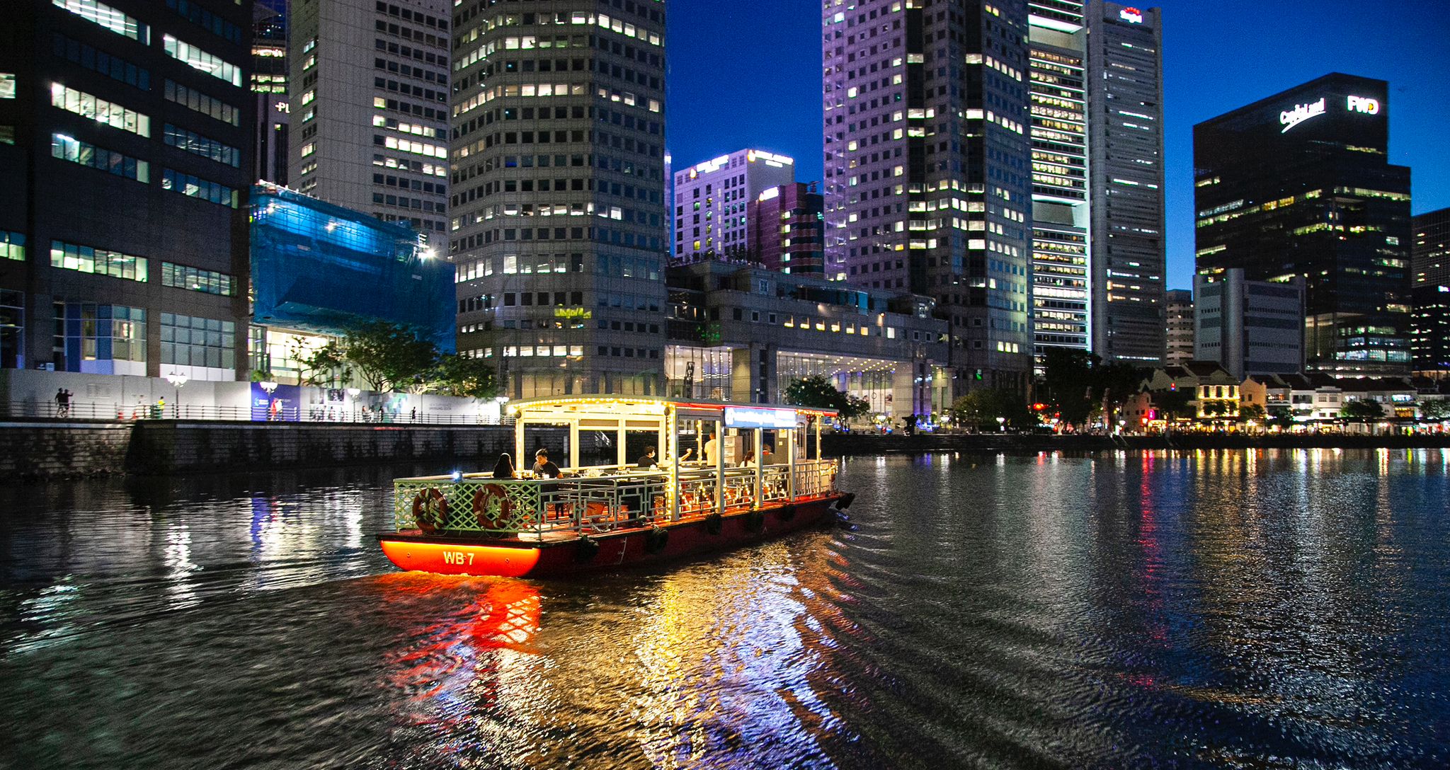 スペクトラ鑑賞 ボートクルーズへ乗船