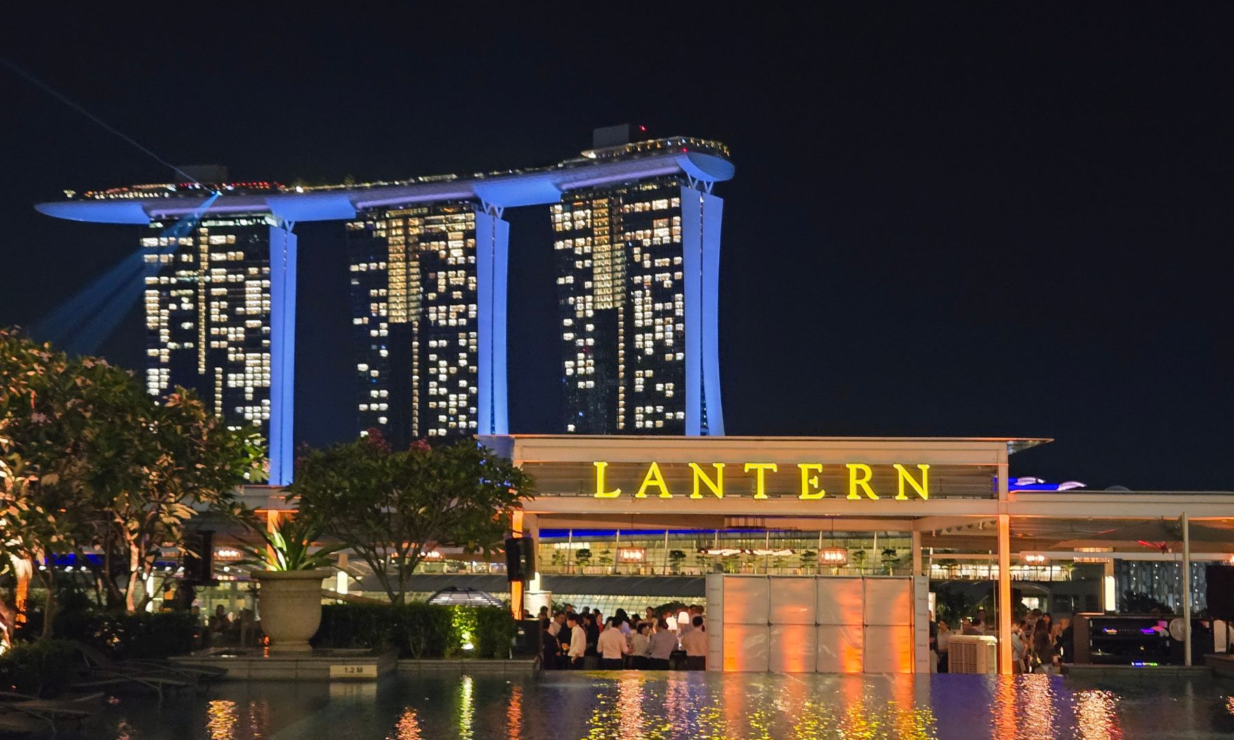 ボート下船後、車両にてフラトン・ベイホテルへお送り