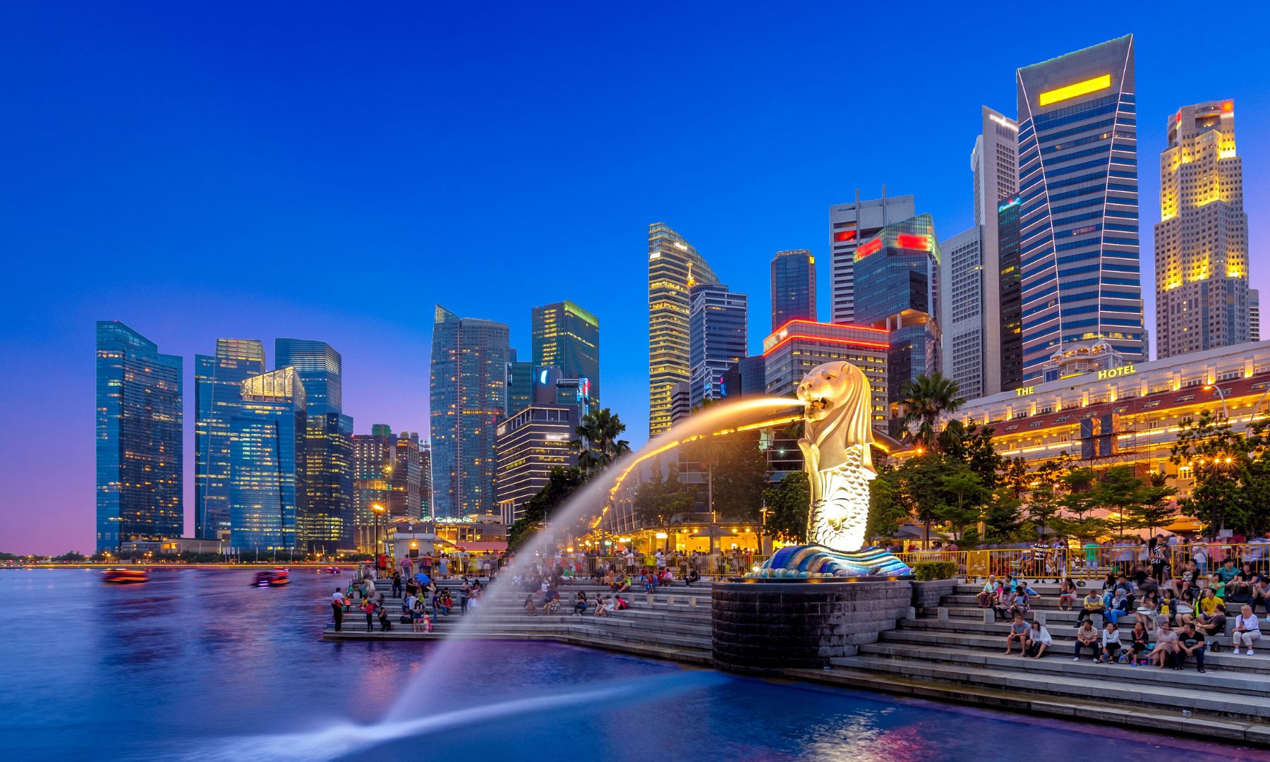 リバーボートから、ライトアップされたマーライオン公園やマリーナベイ・サンズの絶景をお楽しみください。