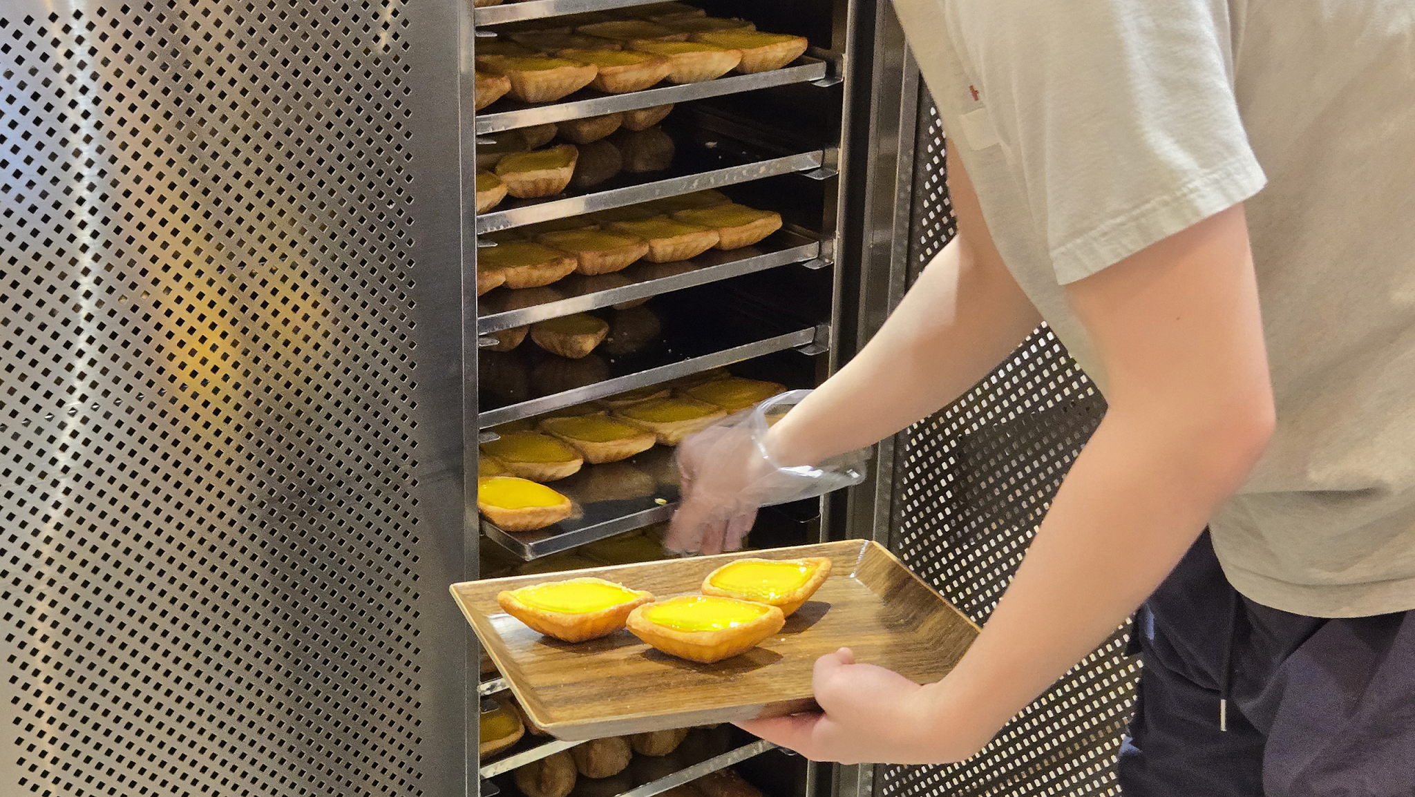 東興でエッグタルトをご賞味ください