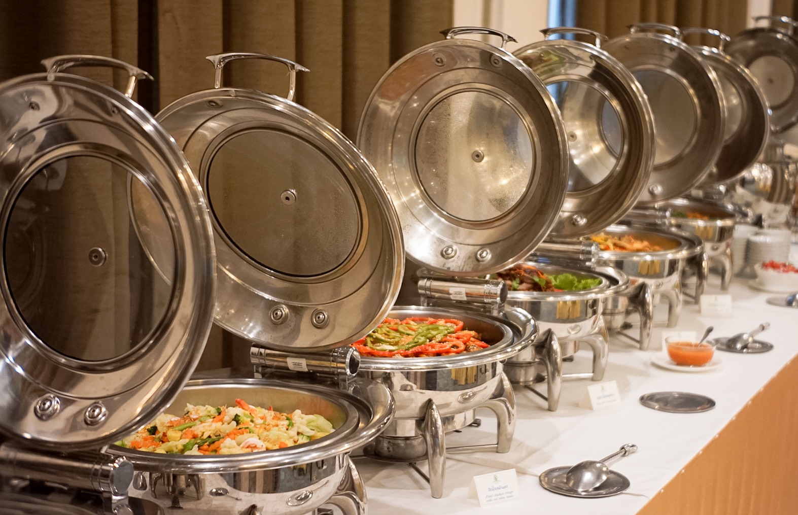 アユタヤクルンシーリバーホテル内にて、インターナショナルビュッフェのご朝食をお召し上がりください