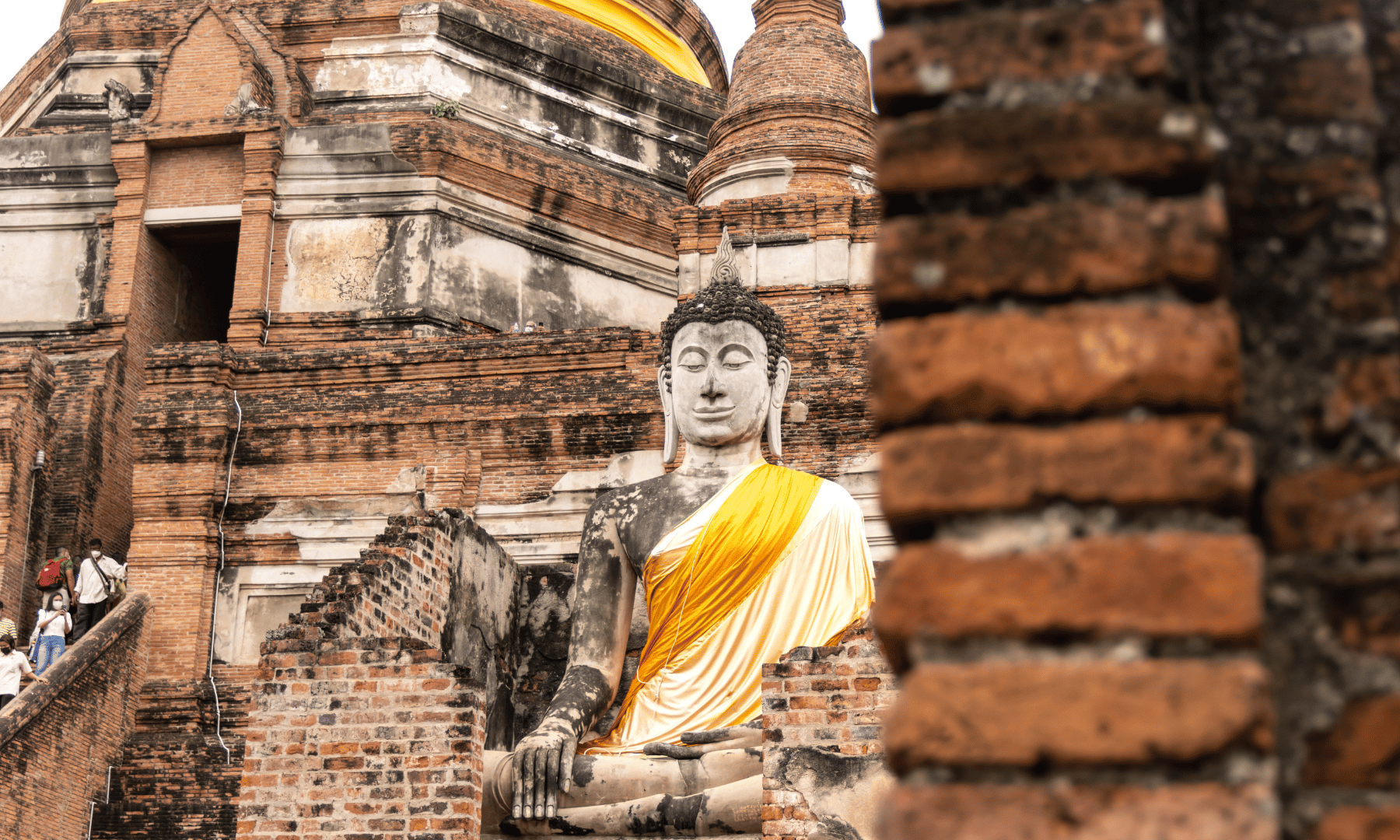 ワットヤイチャイモンコン 着